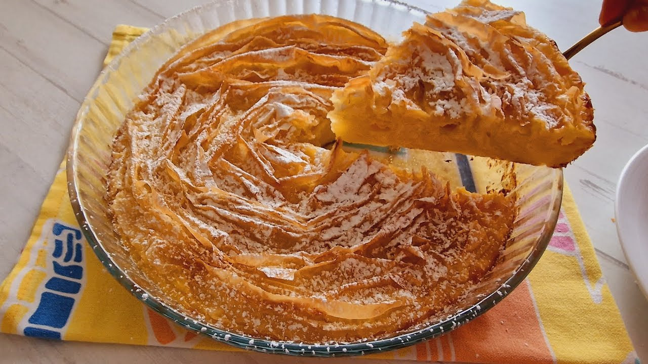 Pastel de masa filo con crema dorado y crujiente en molde de 25 cm